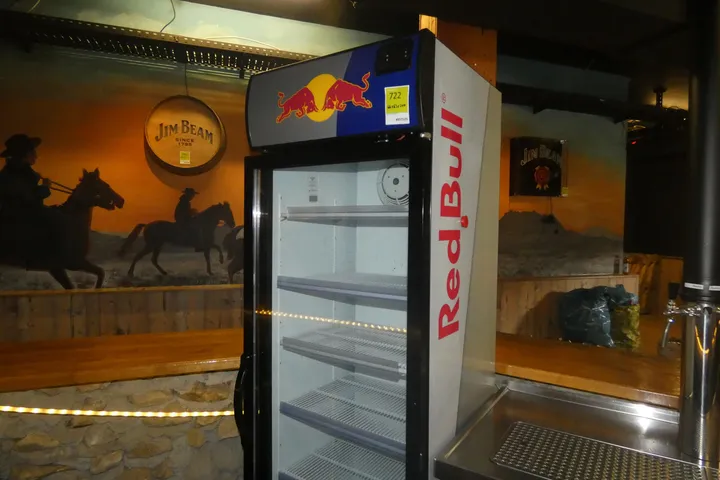 Frigoglass - Getränkekühlschrank Red Bull Maße in cm ca. 66 x 63 x 210